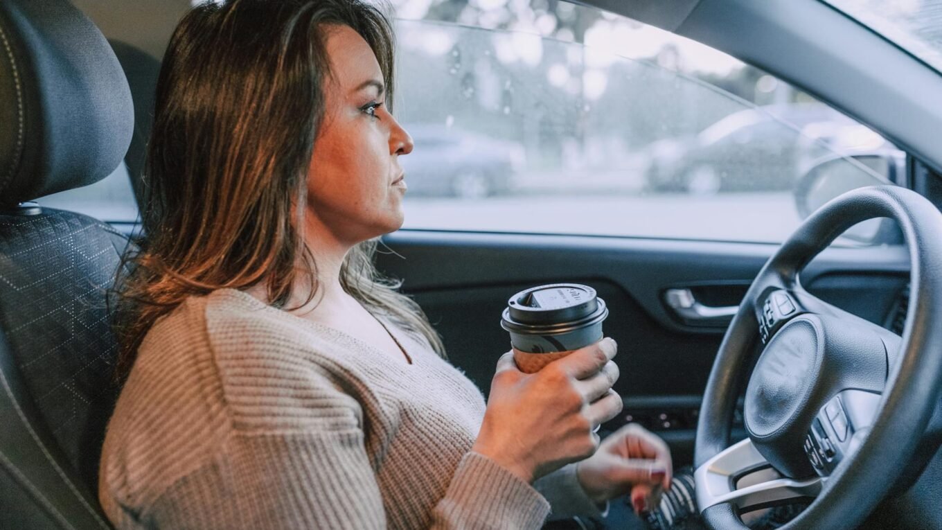 Dicas simples e acessíveis para gerenciar sintomas físicos de ansiedade ao aprender a dirigir no Brasil