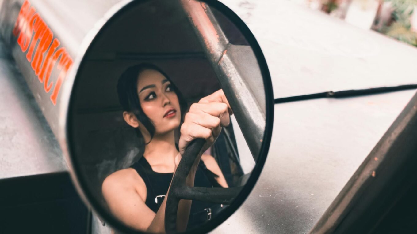 Histórias reais de mulheres que venceram o pavor pós-habilitação com estratégias emocionais e ganharam independência.